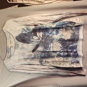 Woman's T-shirt butterfly pattern, long lacy sleeves